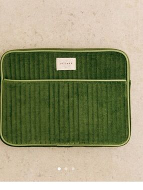 Sézane Laptop Sleeve in Olive Green
